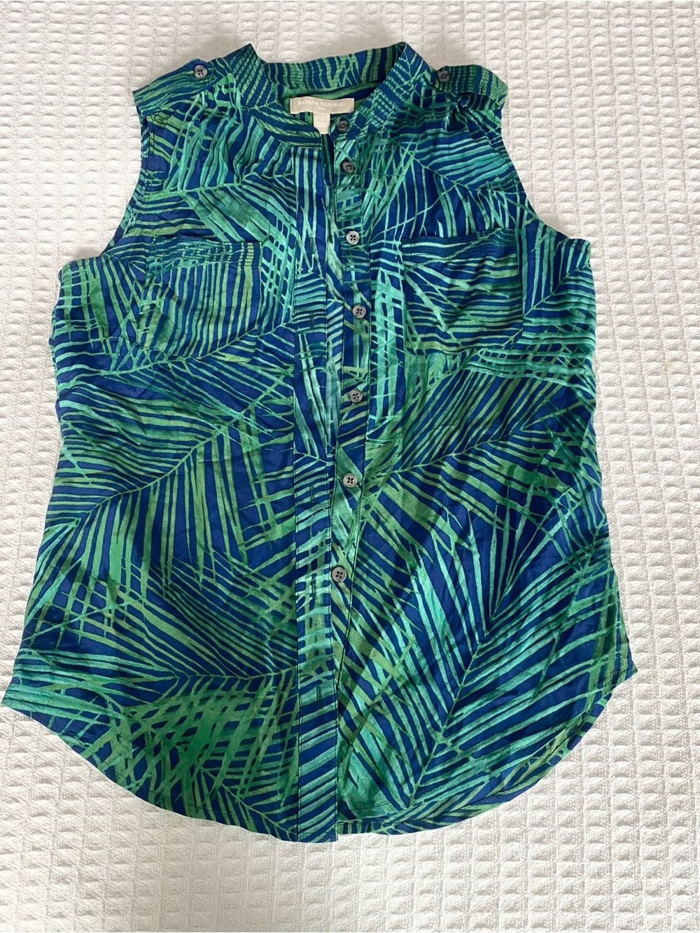 Banana Republic Green and Blue Palm-Print Sleeveless Button Down silk Top size 4